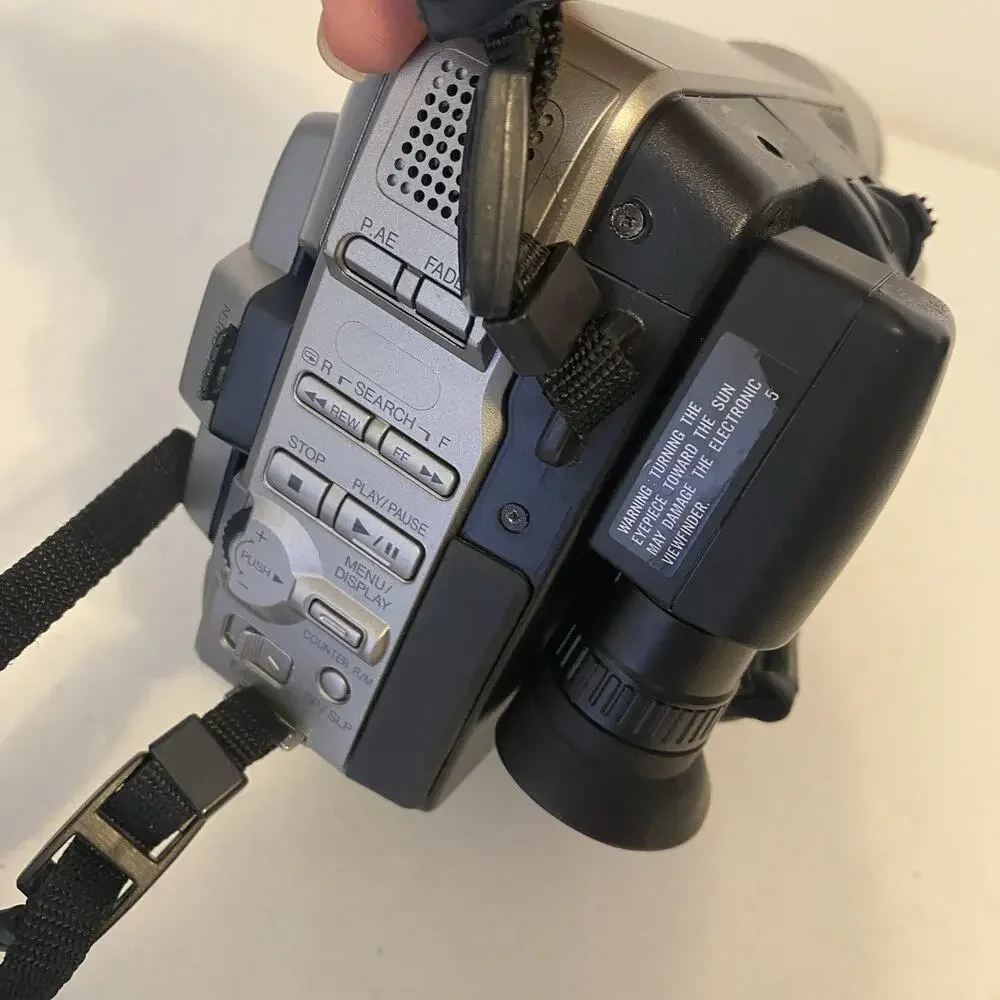 VTG RCA AutoShot Camcorder 300X Digital Zoom 5 Head Video W/ Case & Charger